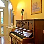 Paddy's House בית הארחה